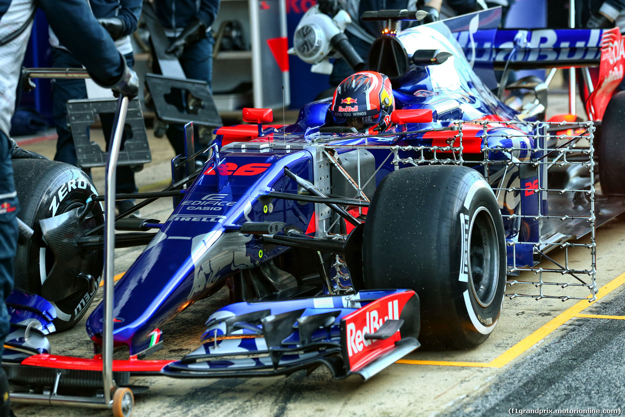 TEST F1 BARCELLONA 7 MARZO, Daniil Kvyat (RUS) Scuderia Toro Rosso STR12 running sensor equipment.
07.03.2017.