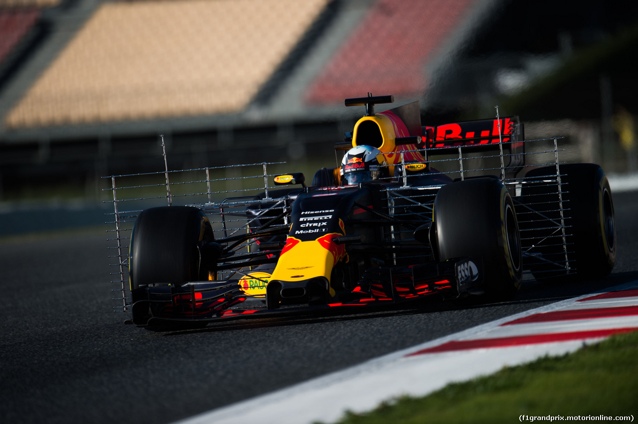 TEST F1 BARCELLONA 7 MARZO, Daniel Ricciardo (AUS) Red Bull Racing RB13 running sensor equipment.
07.03.2017.