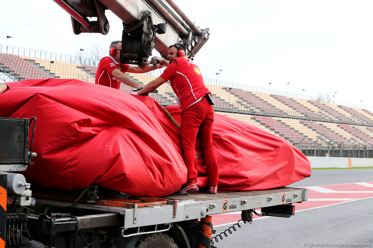 TEST F1 BARCELLONA 8 MARZO, The Ferrari SF70H of Kimi Raikkonen (FIN) Ferrari is recovered back to the pits on the back of a truck..
08.03.2017.