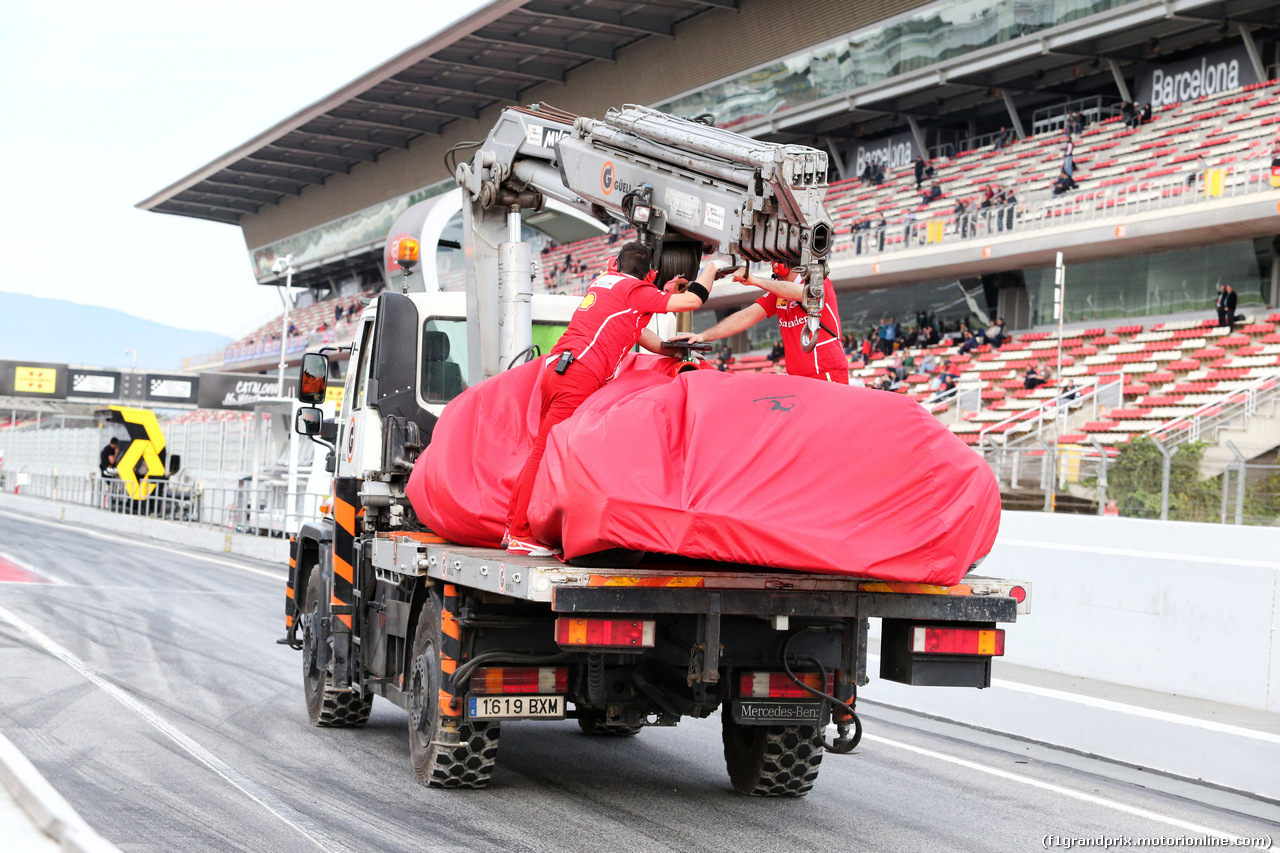 TEST F1 BARCELLONA 8 MARZO, The Ferrari SF70H of Kimi Raikkonen (FIN) Ferrari is recovered back to the pits on the back of a truck..
08.03.2017.
