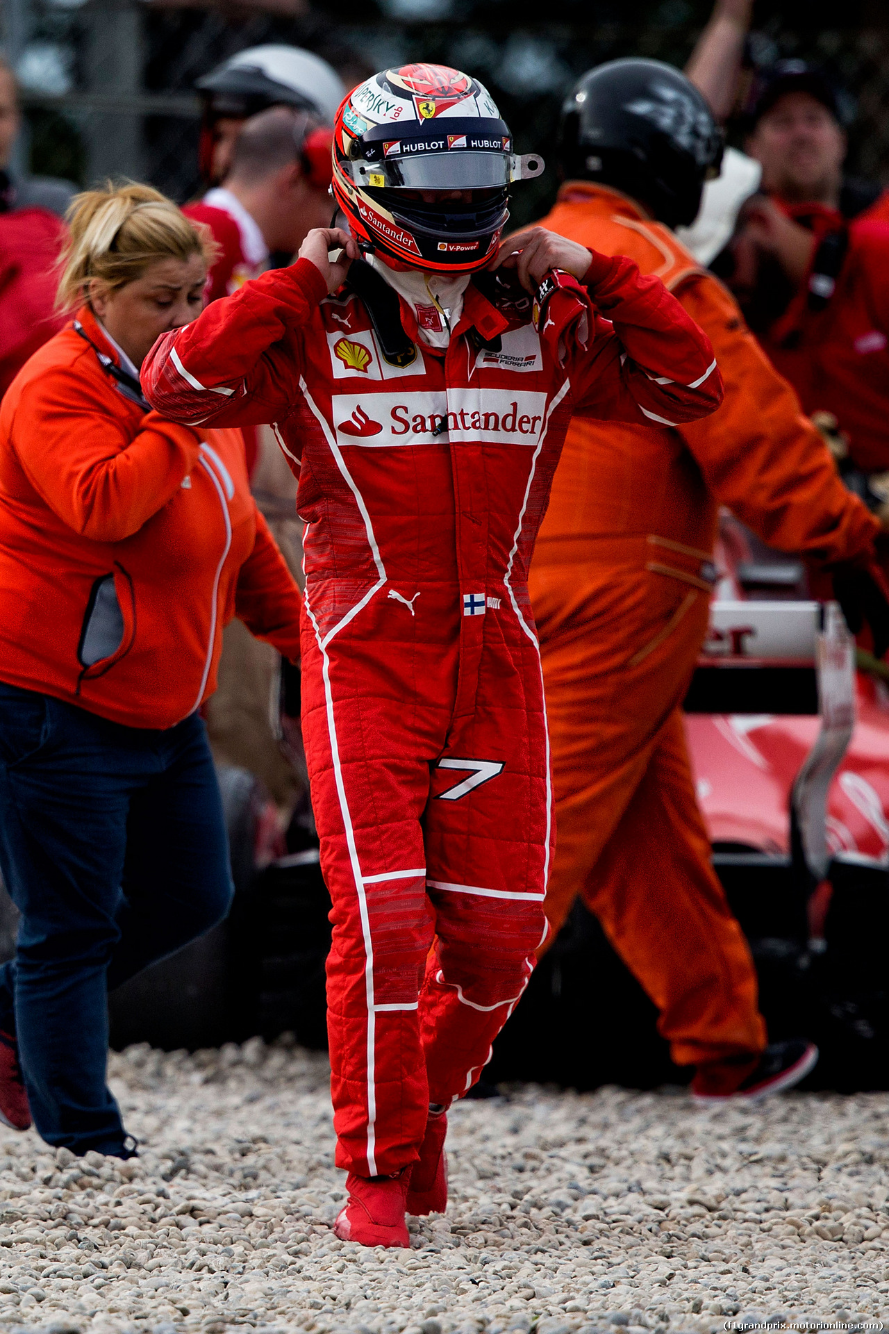 TEST F1 BARCELLONA 8 MARZO, Kimi Raikkonen (FIN) Ferrari walks from his Ferrari SF70H after crashing.
08.03.2017.