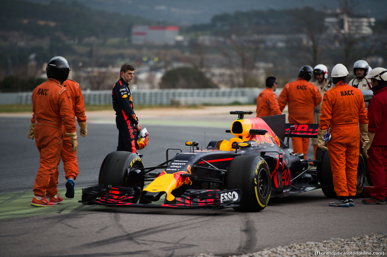 TEST F1 BARCELLONA 8 MARZO, Max Verstappen (NLD) Red Bull Racing RB13 stopped on the circuit.
08.03.2017.