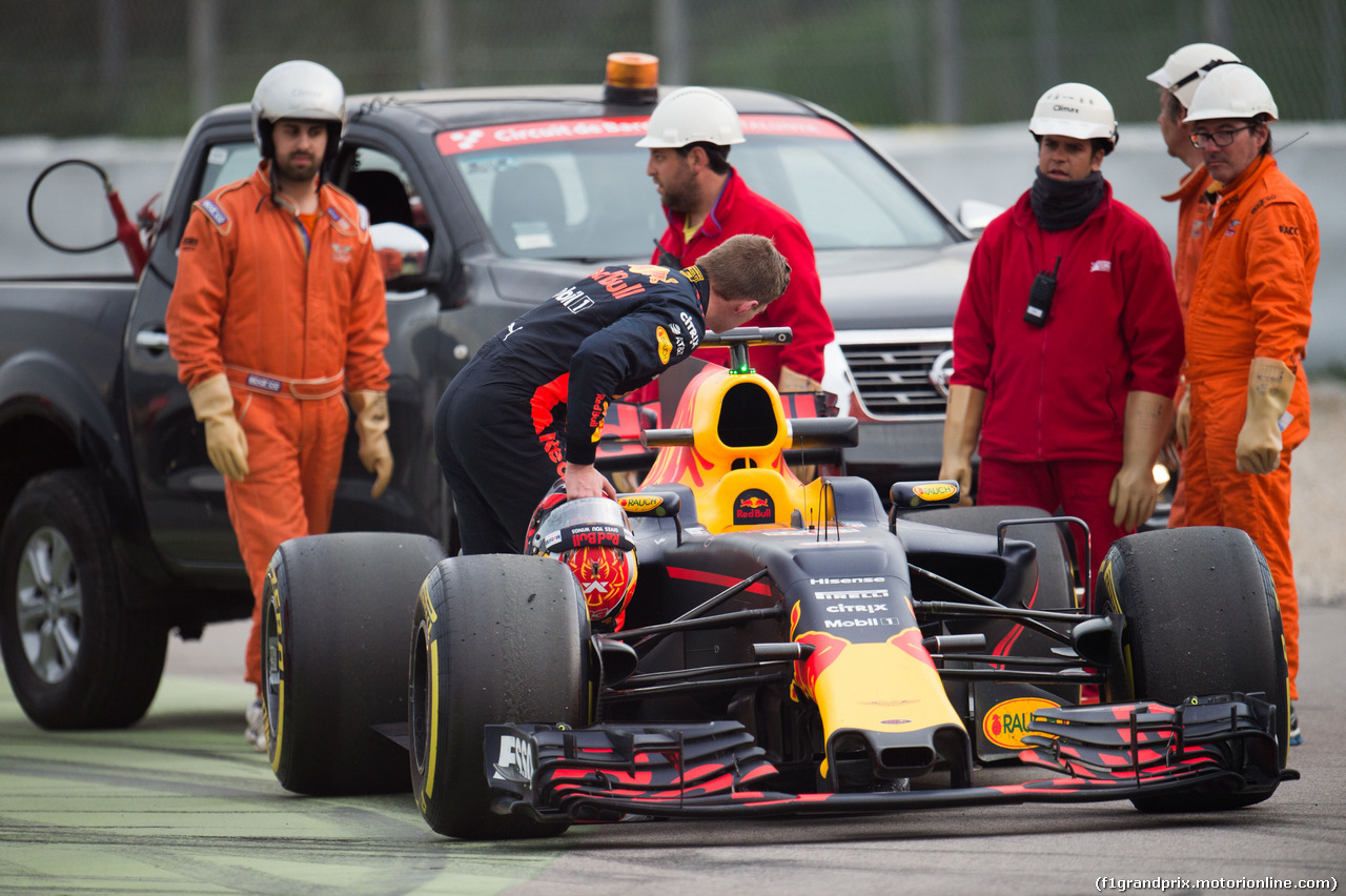 TEST F1 BARCELLONA 8 MARZO, Max Verstappen (NLD) Red Bull Racing RB13 stopped on the circuit.
08.03.2017.