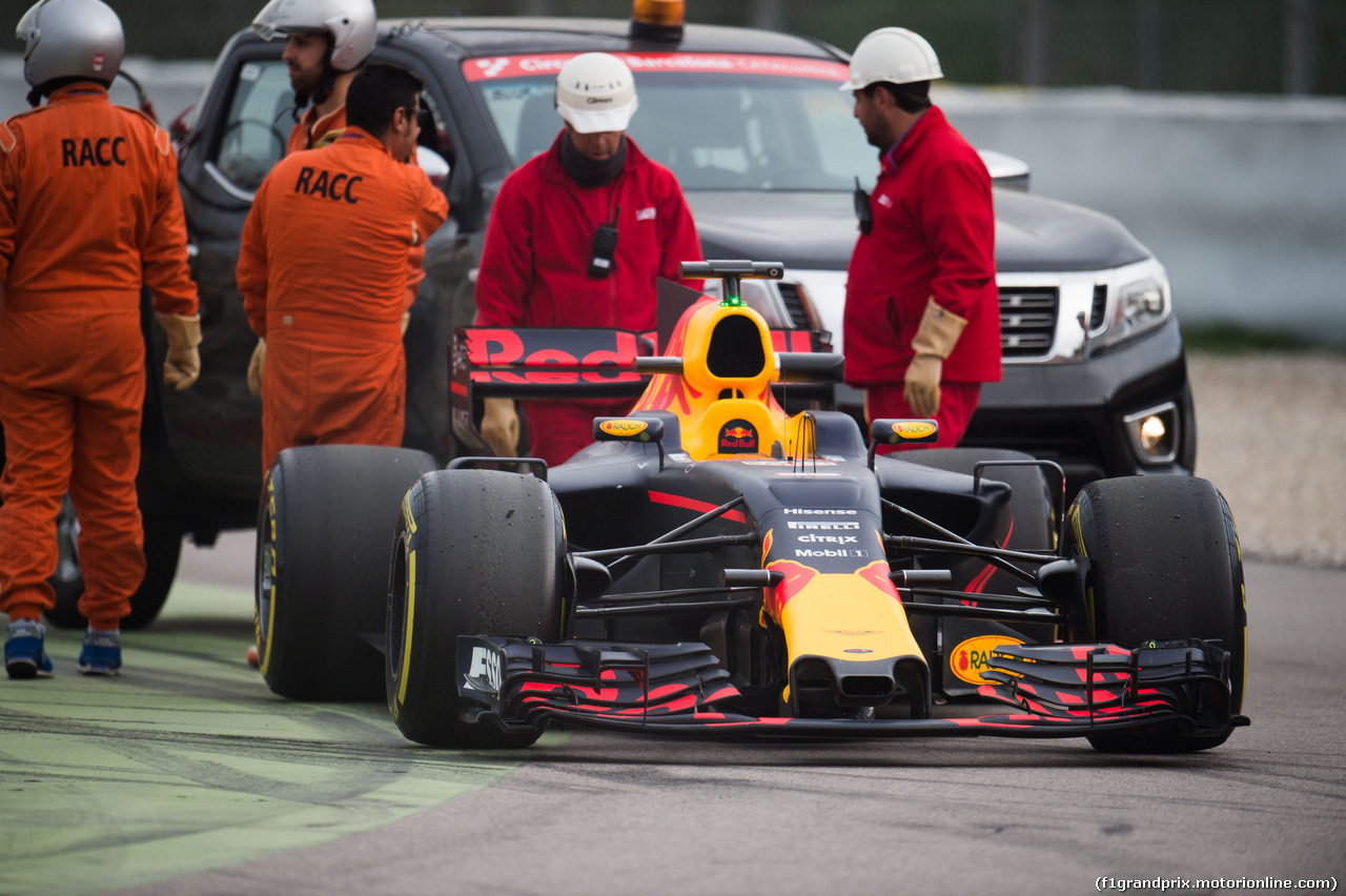 TEST F1 BARCELLONA 8 MARZO, Max Verstappen (NLD) Red Bull Racing RB13 stopped on the circuit.
08.03.2017.