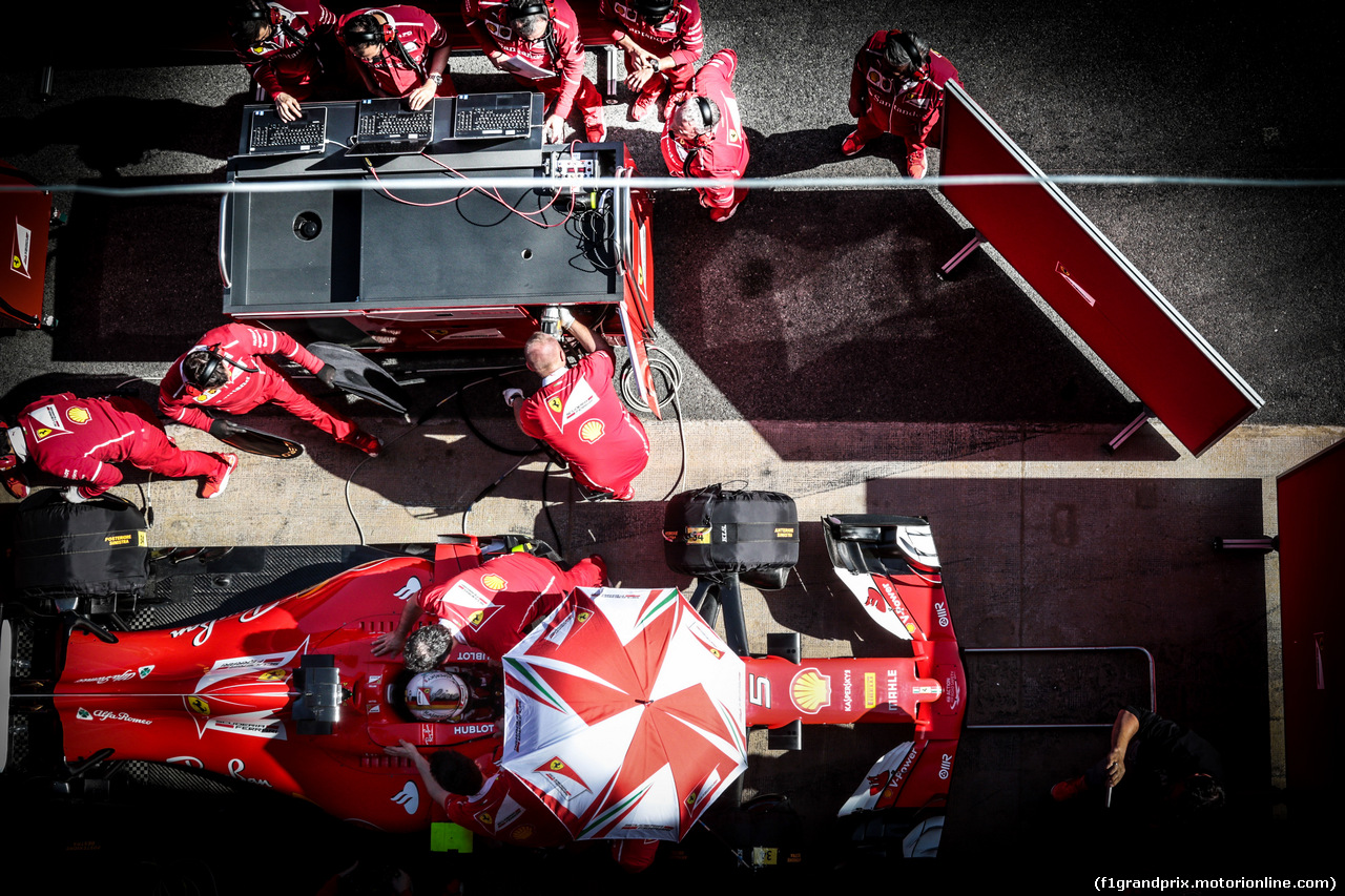 TEST F1 BARCELLONA 9 MARZO, Sebastian Vettel (GER) Ferrari SF70H in the pits.
09.03.2017.