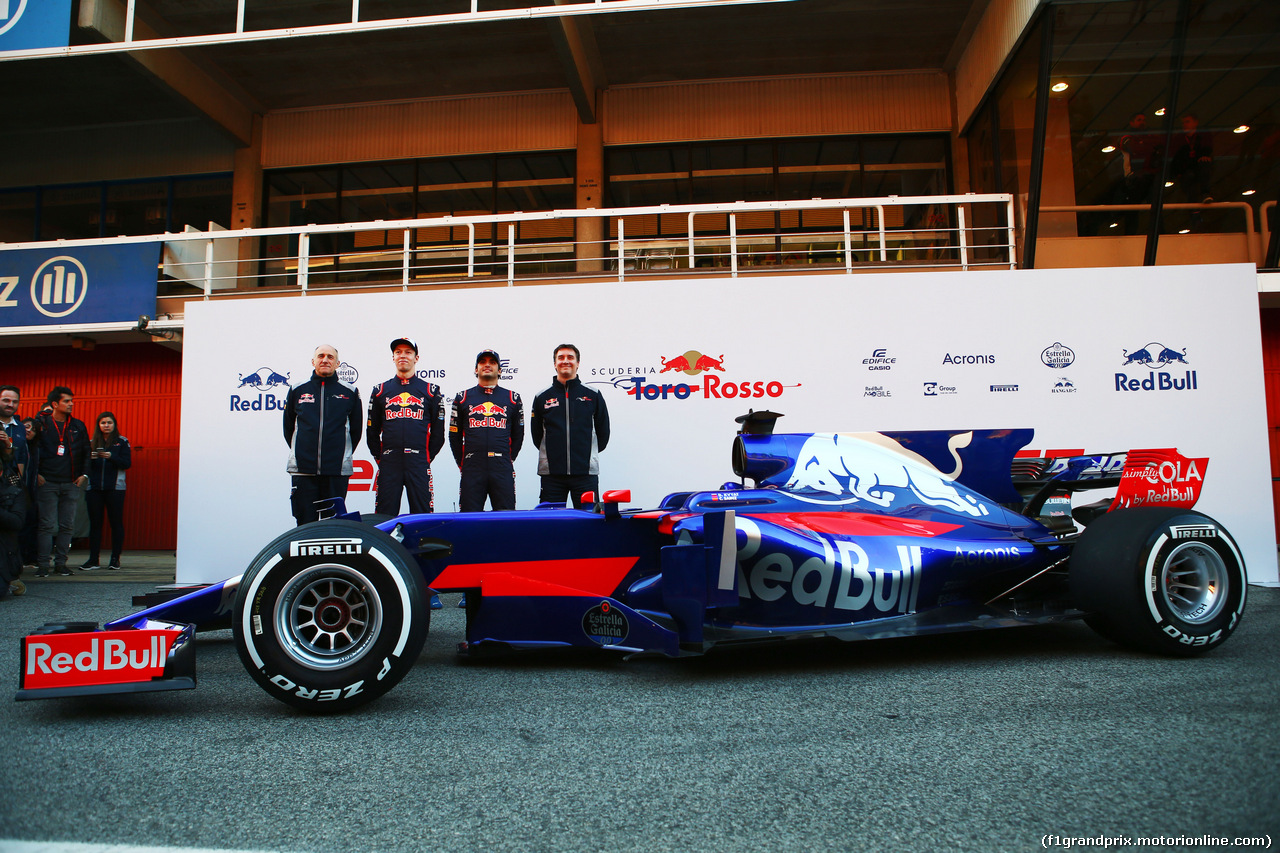 TORO ROSSO STR12, (L to R): Franz Tost (AUT) Scuderia Toro Rosso Team Principal; Daniil Kvyat (RUS) Scuderia Toro Rosso; Carlos Sainz Jr (ESP) Scuderia Toro Rosso; James Key (GBR) Scuderia Toro Rosso Technical Director, with the Scuderia Toro Rosso STR12.
26.02.2017.