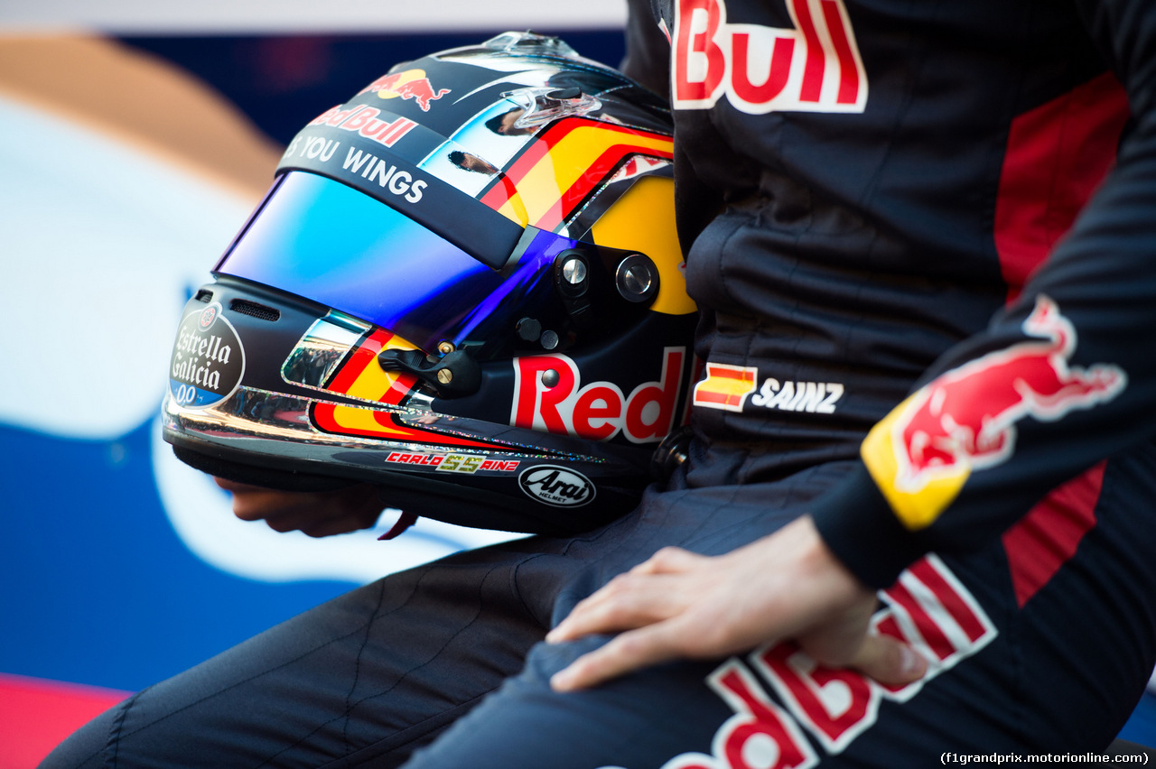 TORO ROSSO STR12, The helmet of Carlos Sainz Jr (ESP) Scuderia Toro Rosso.
26.02.2017.