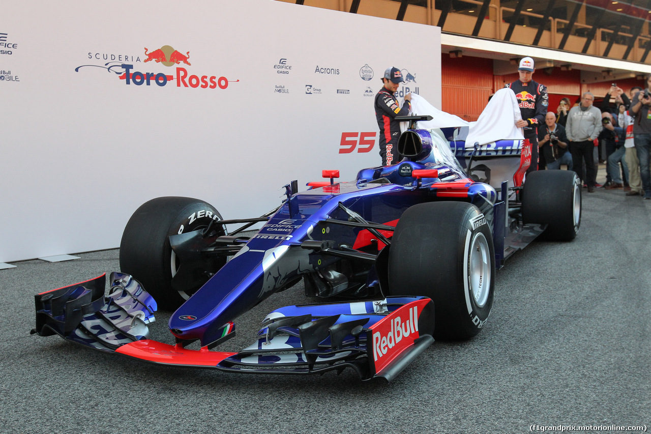 TORO ROSSO STR12, 26.02.2017 - Carlos Sainz Jr (ESP) e Daniil Kvyat (RUS) unveil the Scuderia Toro Rosso STR12.
