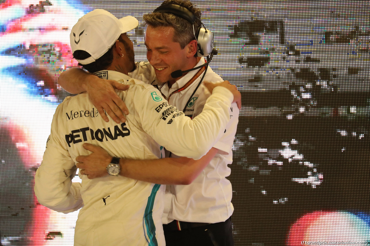 GP ABU DHABI, 25.11.2018 - Gara, Lewis Hamilton (GBR) Mercedes AMG F1 W09 vincitore