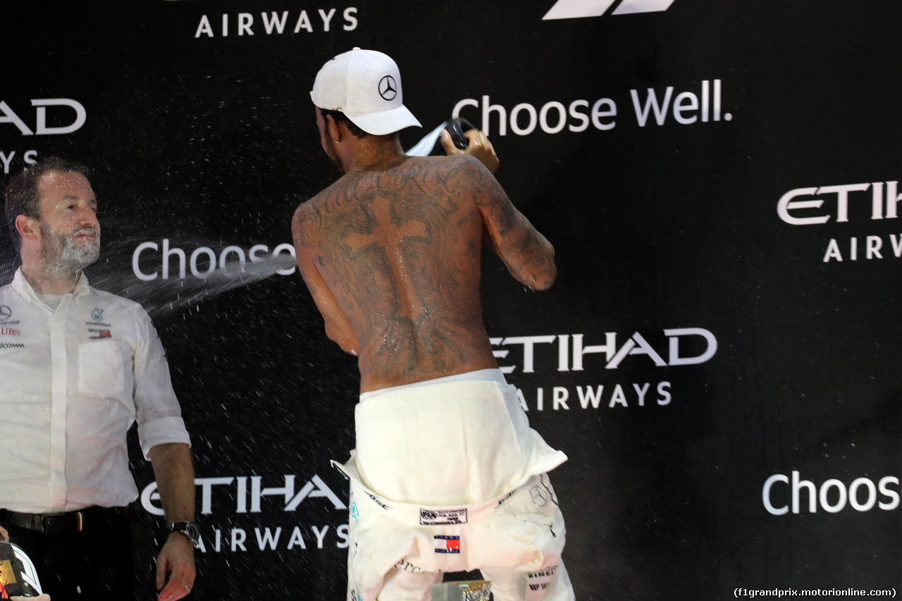 GP ABU DHABI, 25.11.2018 - Gara, Lewis Hamilton (GBR) Mercedes AMG F1 W09 vincitore