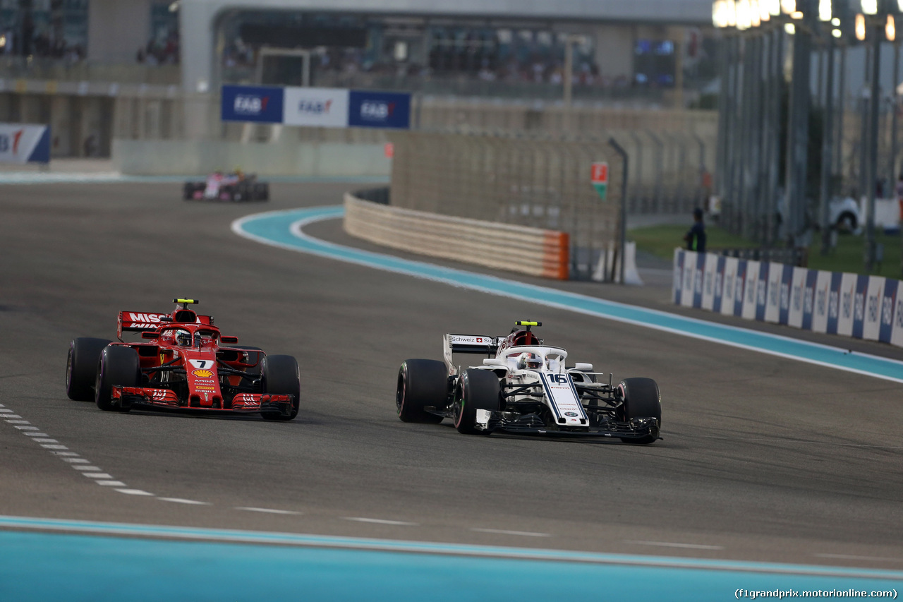 GP ABU DHABI, 25.11.2018 - Gara, Kimi Raikkonen (FIN) Ferrari SF71H e Charles Leclerc (MON) Sauber C37