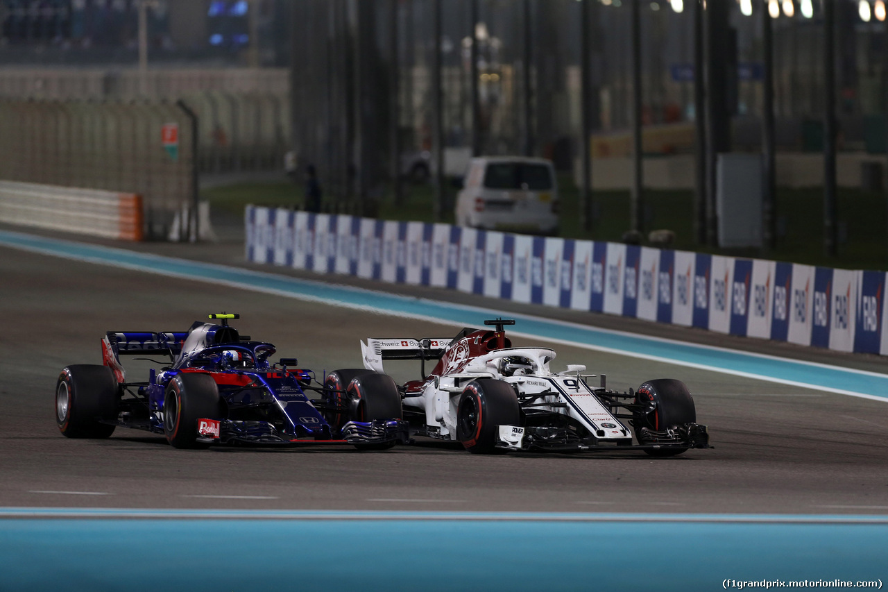GP ABU DHABI, 25.11.2018 - Gara, Pierre Gasly (FRA) Scuderia Toro Rosso STR13 e Marcus Ericsson (SUE) Sauber C37