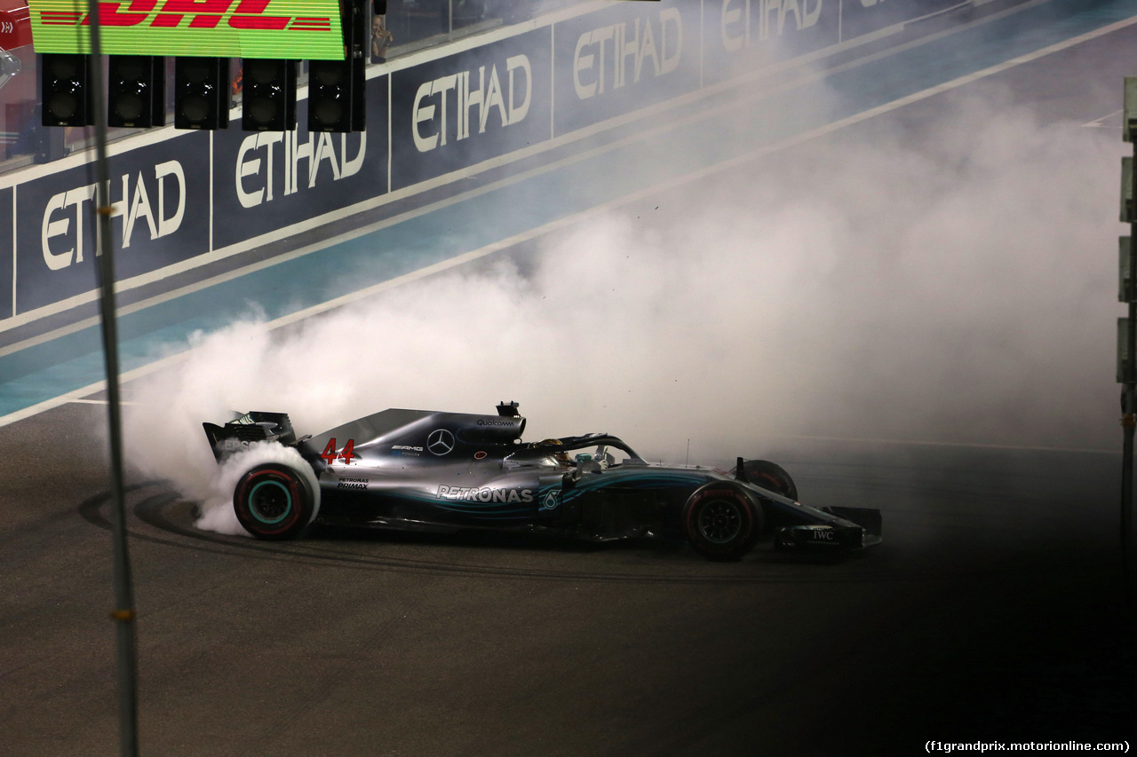 GP ABU DHABI, 25.11.2018 - Gara, Lewis Hamilton (GBR) Mercedes AMG F1 W09 vincitore