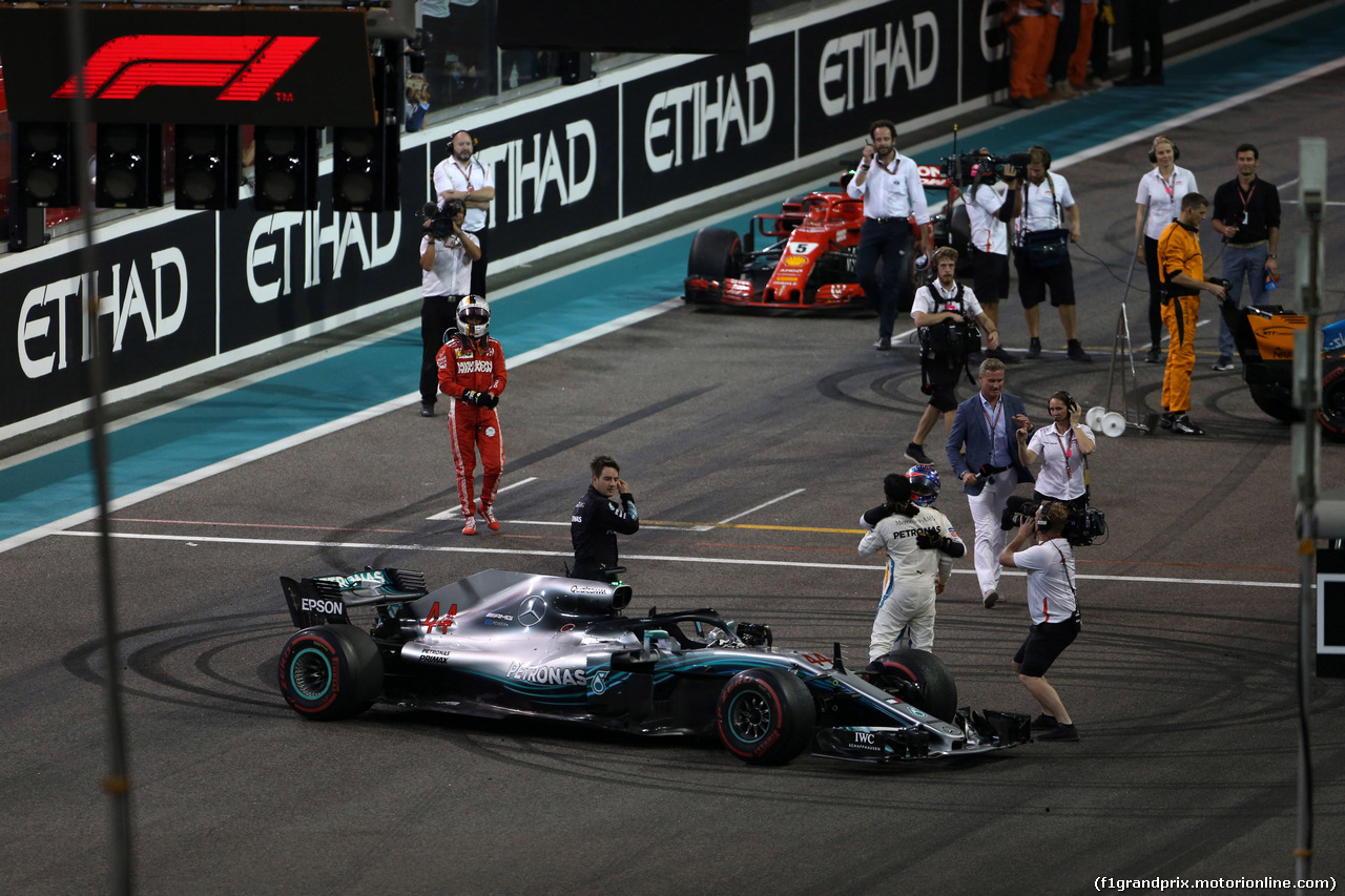 GP ABU DHABI, 25.11.2018 - Gara, Lewis Hamilton (GBR) Mercedes AMG F1 W09 vincitore