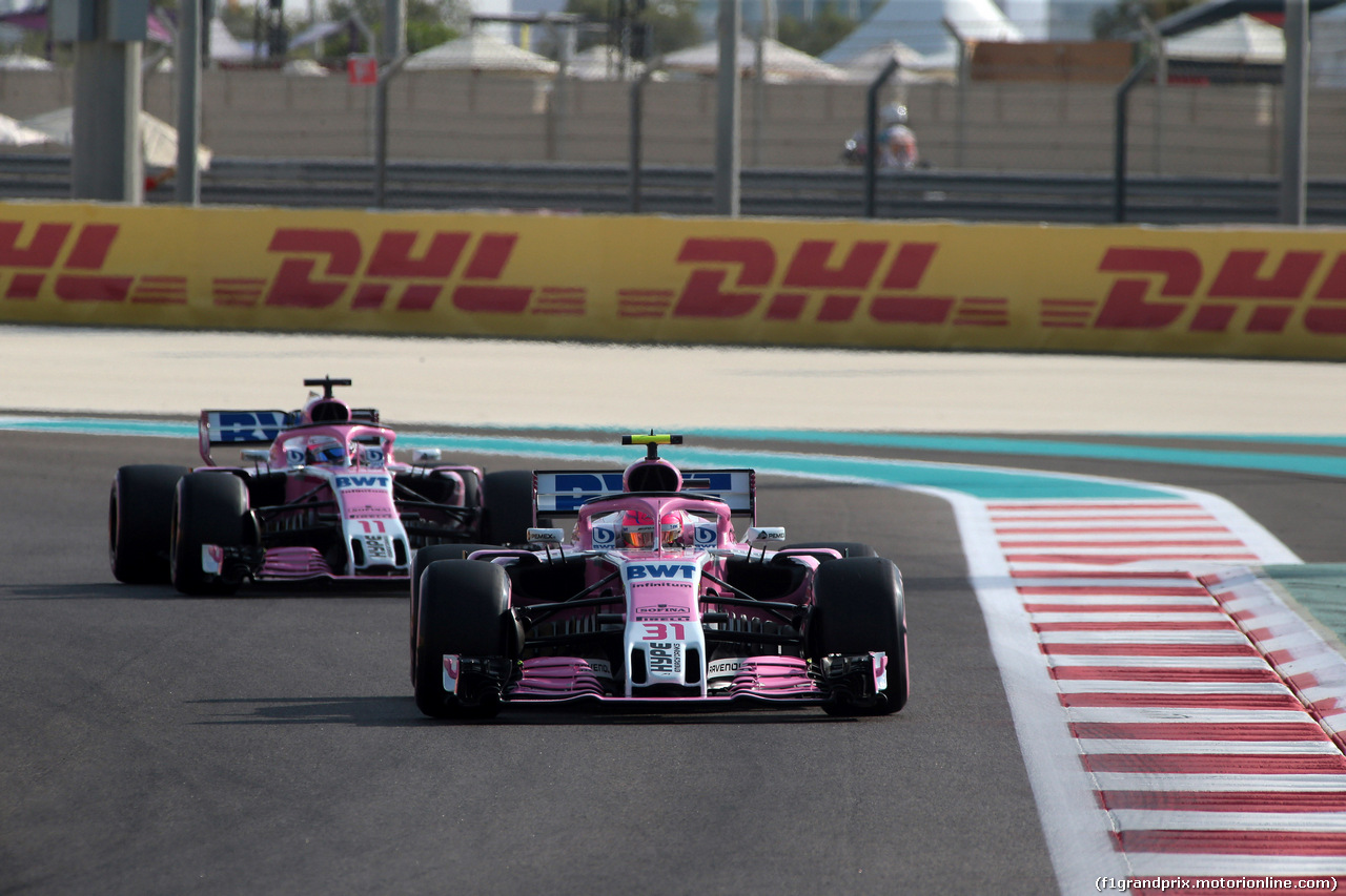 GP ABU DHABI, 24.11.2018 - Prove Libere 3, Esteban Ocon (FRA) Racing Point Force India F1 VJM11 davanti a Sergio Perez (MEX) Racing Point Force India F1 VJM11