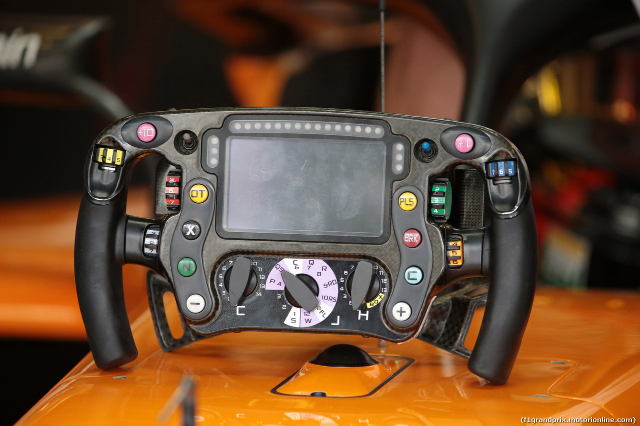 GP ABU DHABI, 24.11.2018 - Prove Libere 3, The steering wheel of Stoffel Vandoorne (BEL) McLaren MCL33