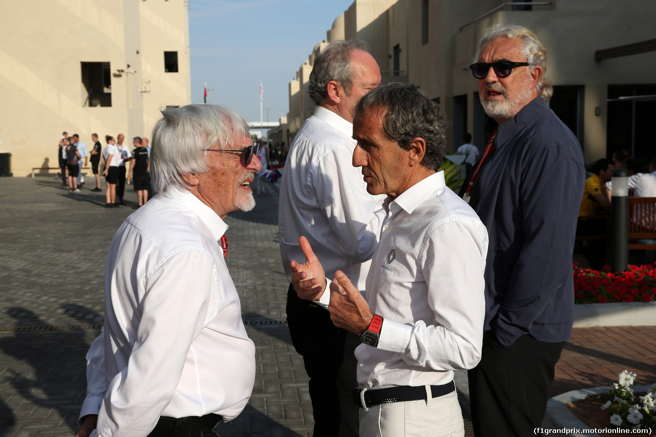 GP ABU DHABI, 24.11.2018 - Qualifiche, Bernie Ecclestone (GBR), Alain Prost (FRA) Renault Sport F1 Team Special Advisor e Flavio Briatore (ITA)