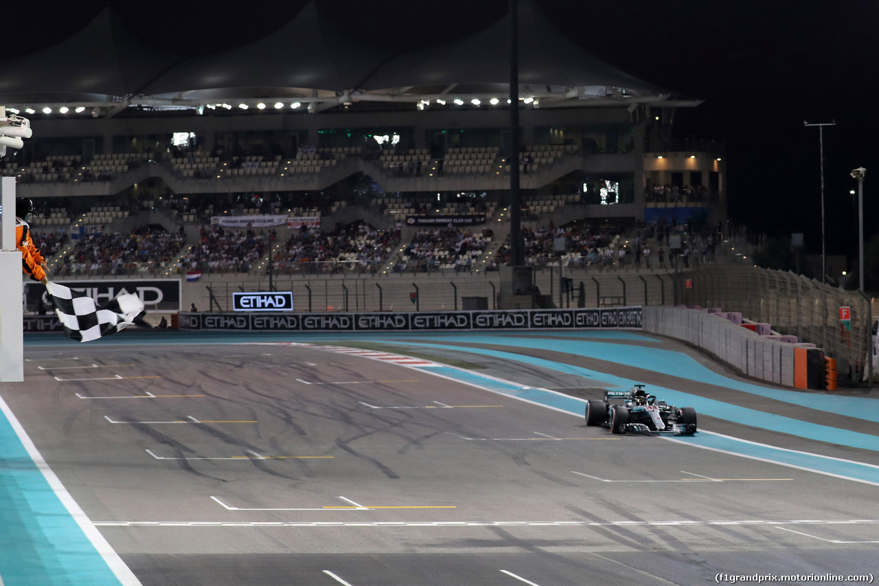 GP ABU DHABI, 24.11.2018 - Qualifiche, Lewis Hamilton (GBR) Mercedes AMG F1 W09 pole position