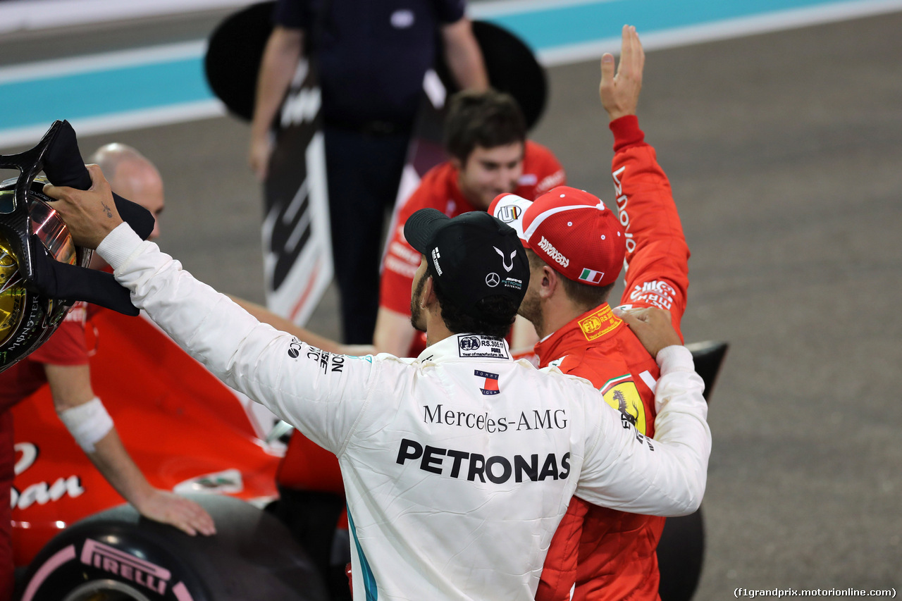 GP ABU DHABI, 24.11.2018 - Qualifiche, Lewis Hamilton (GBR) Mercedes AMG F1 W09 pole position e 3rd place Sebastian Vettel (GER) Ferrari SF71H