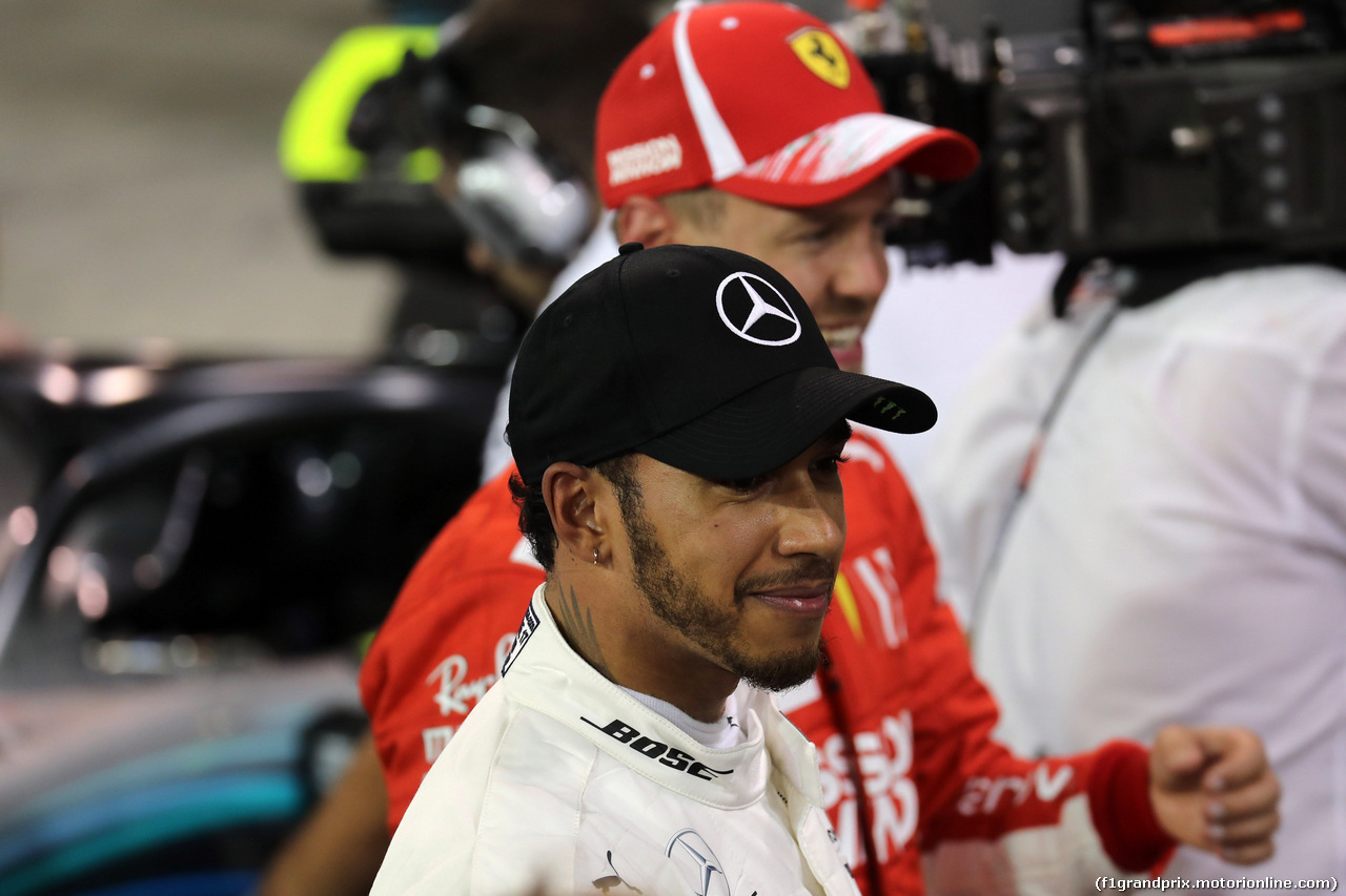 GP ABU DHABI, 24.11.2018 - Qualifiche, Lewis Hamilton (GBR) Mercedes AMG F1 W09 pole position e 3rd place Sebastian Vettel (GER) Ferrari SF71H