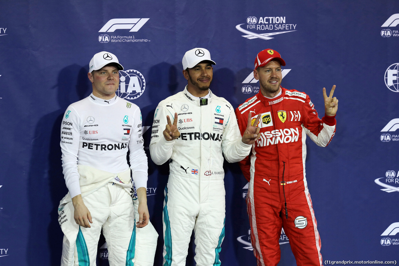 GP ABU DHABI, 24.11.2018 - Qualifiche, 2nd place Valtteri Bottas (FIN) Mercedes AMG F1 W09, Lewis Hamilton (GBR) Mercedes AMG F1 W09 pole position e 3rd place Sebastian Vettel (GER) Ferrari SF71H