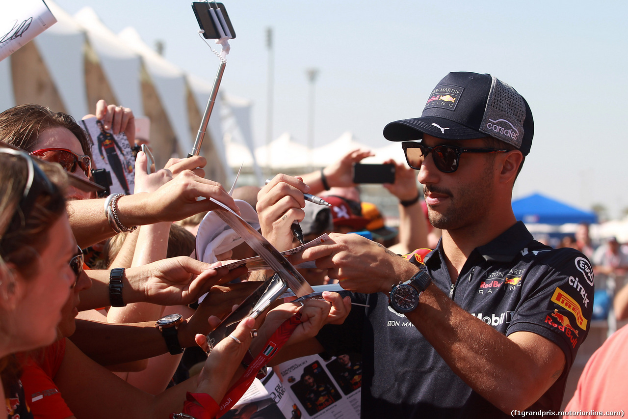 GP ABU DHABI, 23.11.2018 - Daniel Ricciardo (AUS) Red Bull Racing RB14