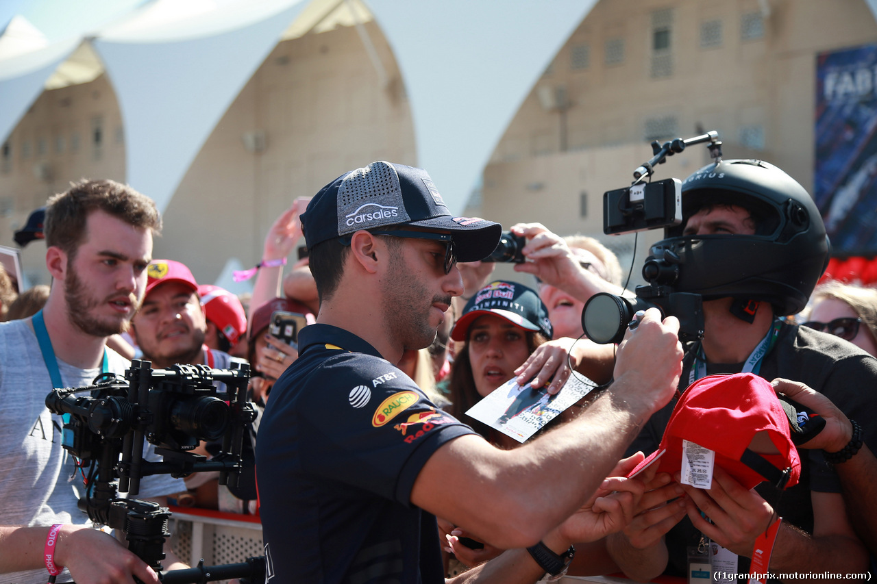 GP ABU DHABI, 23.11.2018 - Daniel Ricciardo (AUS) Red Bull Racing RB14