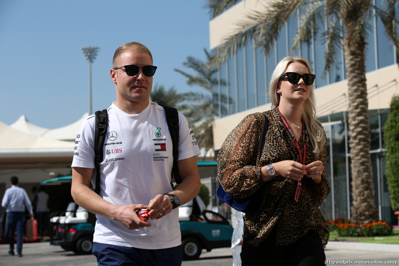 GP ABU DHABI, 23.11.2018 - Valtteri Bottas (FIN) Mercedes AMG F1 W09 e sua moglie Emilia Pikkarainen (FIN)