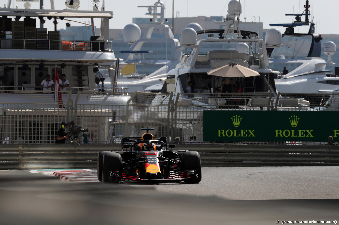 GP ABU DHABI, 23.11.2018 - Prove Libere 1, Daniel Ricciardo (AUS) Red Bull Racing RB14