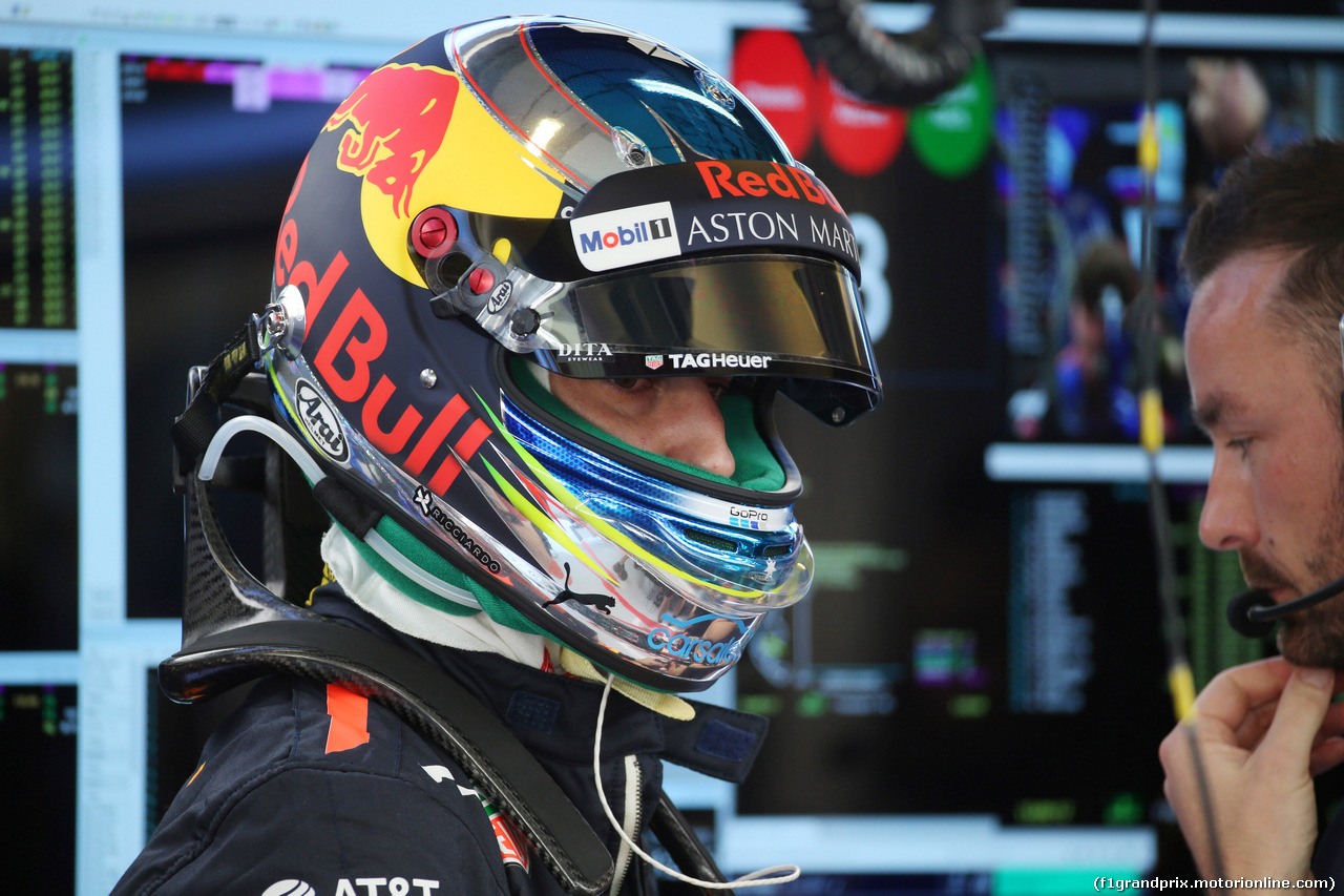 GP ABU DHABI, 23.11.2018 - Prove Libere 1, Daniel Ricciardo (AUS) Red Bull Racing RB14