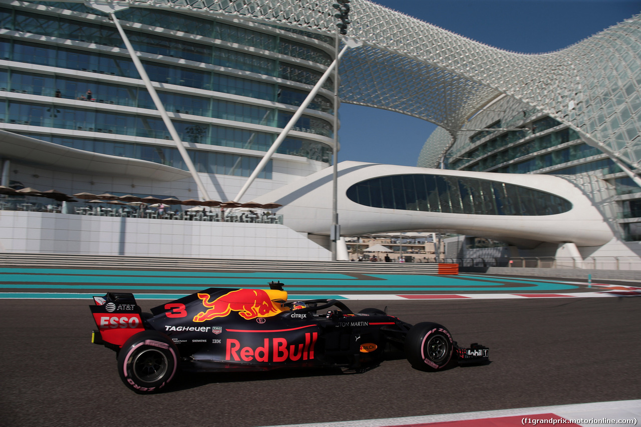 GP ABU DHABI, 23.11.2018 - Prove Libere 1, Daniel Ricciardo (AUS) Red Bull Racing RB14