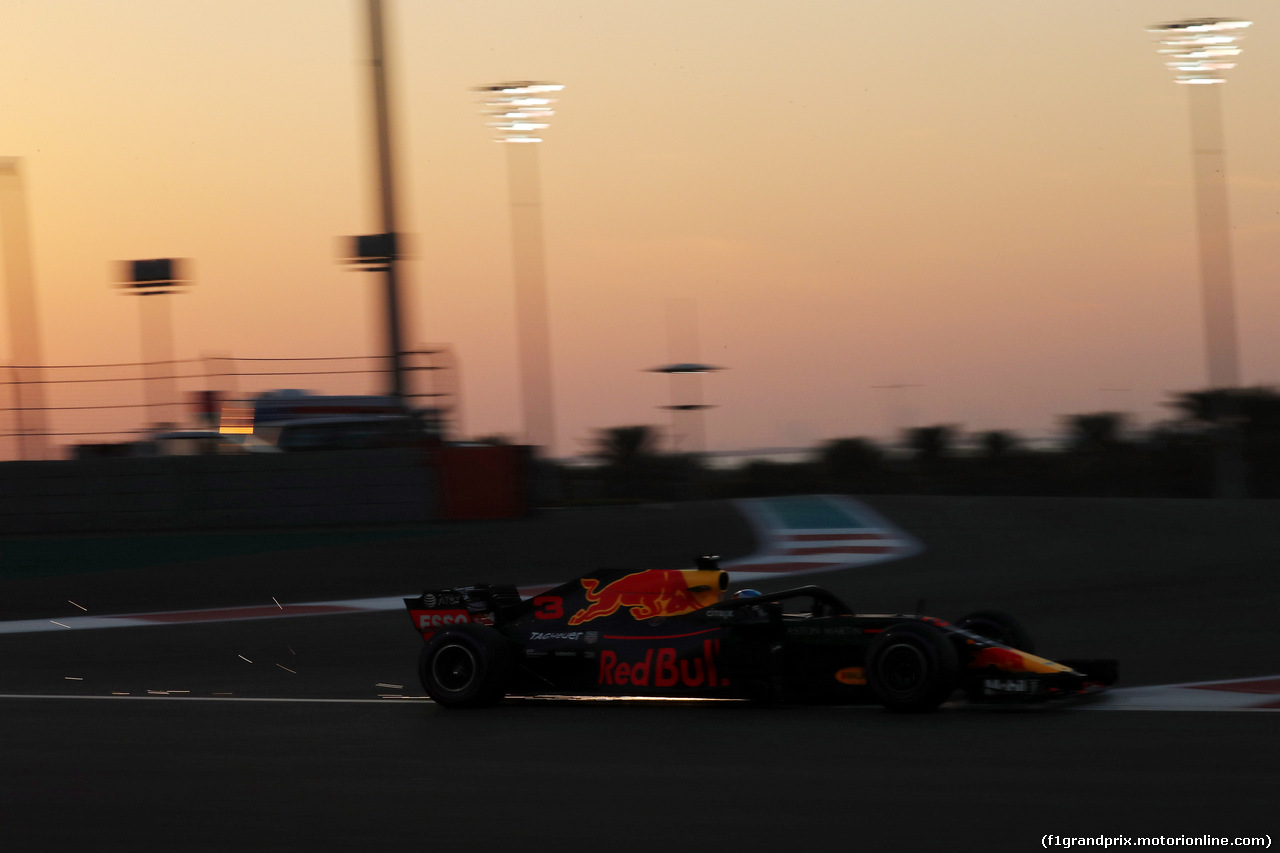 GP ABU DHABI, 23.11.2018 - Prove Libere 2, Daniel Ricciardo (AUS) Red Bull Racing RB14