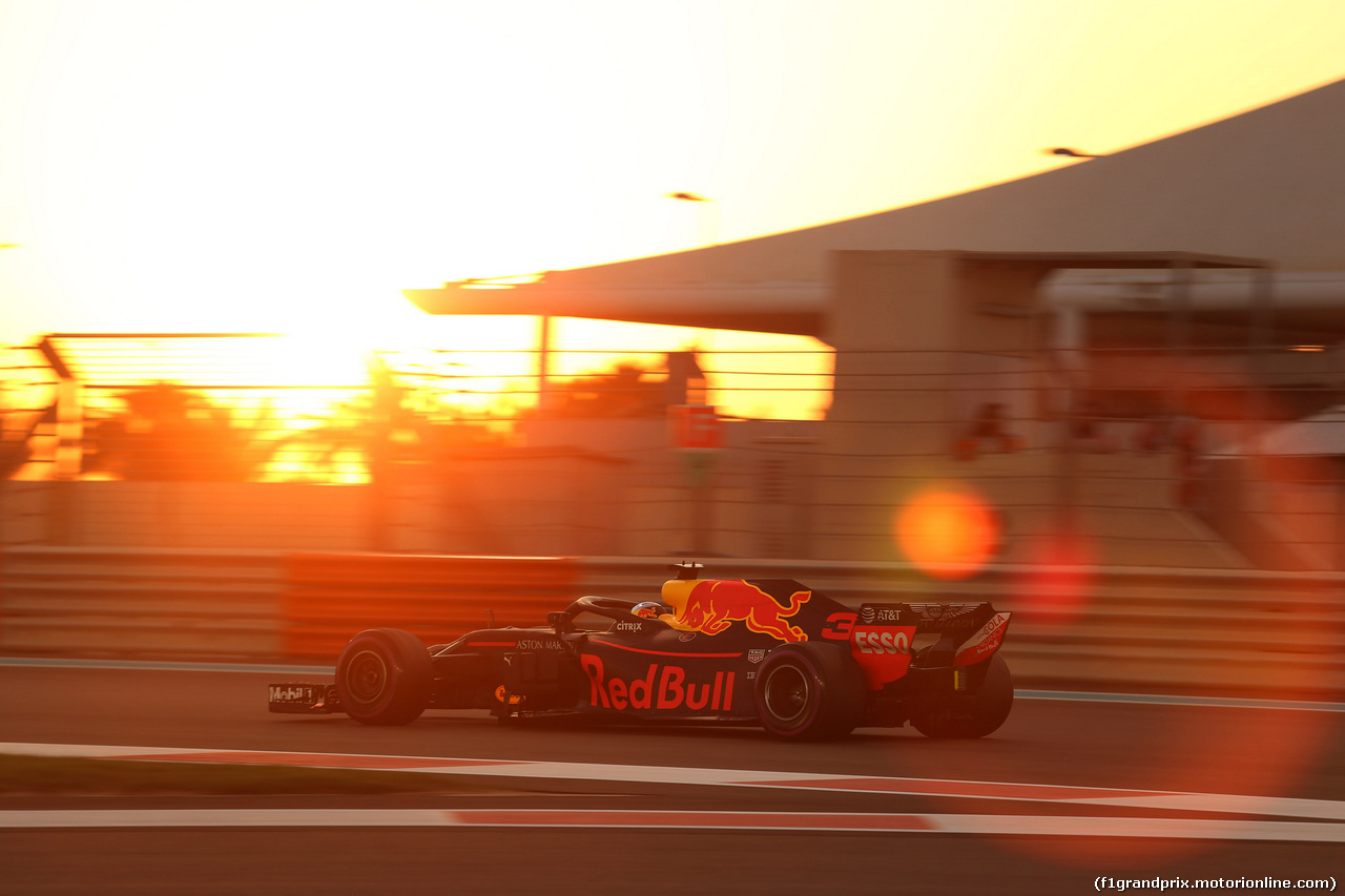 GP ABU DHABI, 23.11.2018 - Prove Libere 2, Daniel Ricciardo (AUS) Red Bull Racing RB14