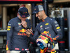 GP ABU DHABI, 22.11.2018 - Max Verstappen (NED) Red Bull Racing RB14 e Daniel Ricciardo (AUS) Red Bull Racing RB14