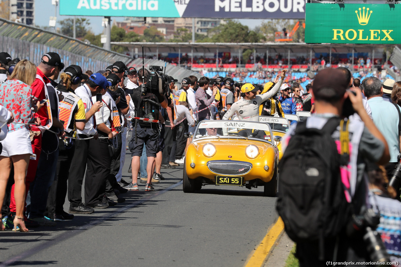 GP AUSTRALIA, 25.03.2018 - Carlos Sainz Jr (ESP) Renault Sport F1 Team RS18 at drivers parade