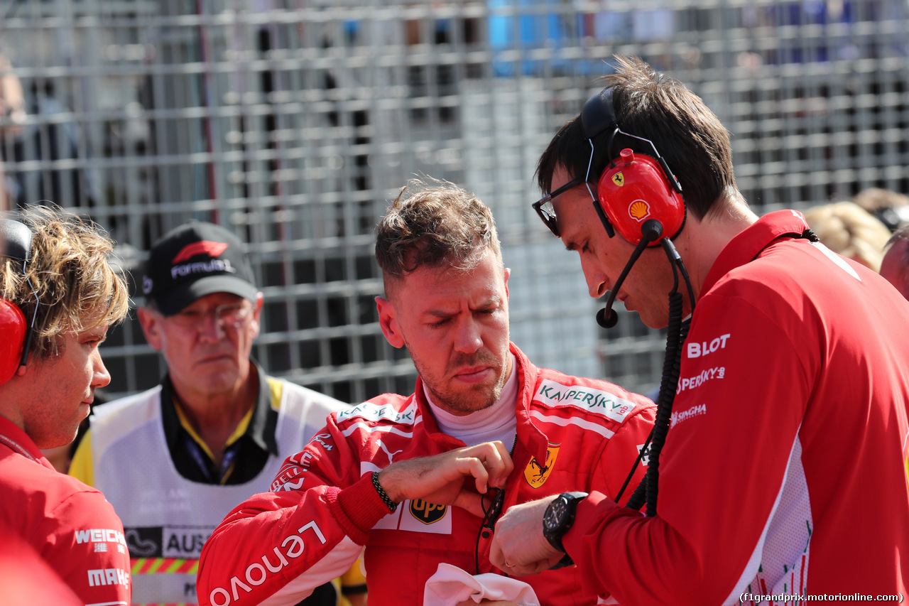 GP AUSTRALIA, 25.03.2018 - Gara, Sebastian Vettel (GER) Ferrari SF71H e Riccardo Adami (ITA) Ferrari Gara Engineer