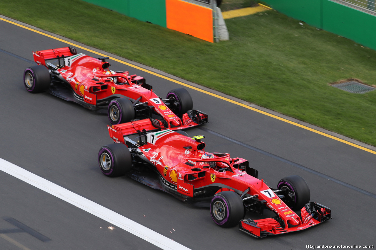 GP AUSTRALIA, 25.03.2018 - Gara, Kimi Raikkonen (FIN) Ferrari SF71H e Sebastian Vettel (GER) Ferrari SF71H