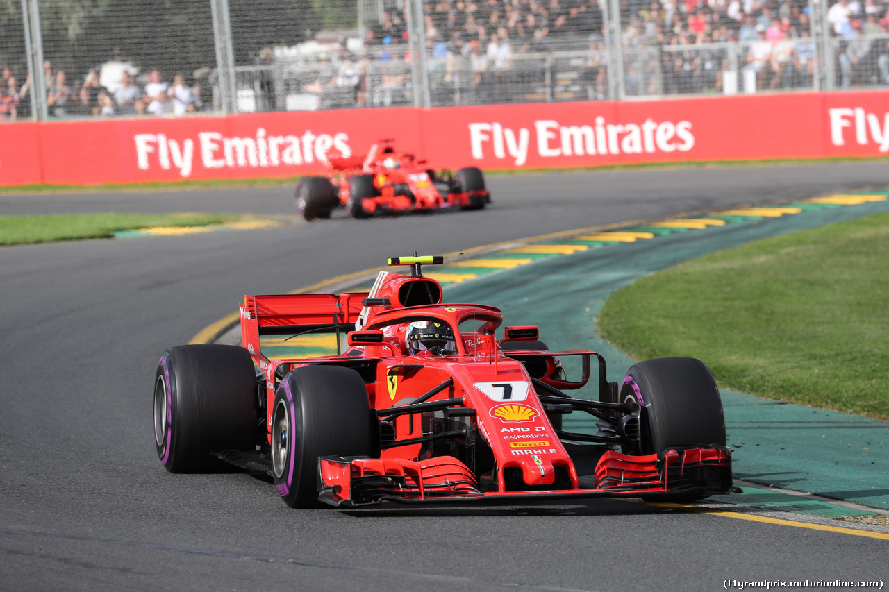 GP AUSTRALIA, 25.03.2018 - Gara, Kimi Raikkonen (FIN) Ferrari SF71H davanti a Sebastian Vettel (GER) Ferrari SF71H