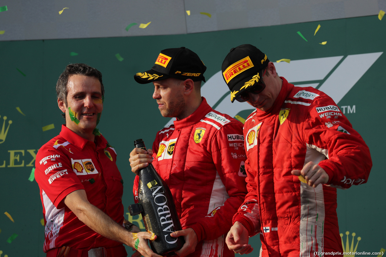 GP AUSTRALIA, 25.03.2018 - Gara, Iñaki Rueda (ESP) Ferrari Strategy, Sebastian Vettel (GER) Ferrari SF71H vincitore e 3rd place Kimi Raikkonen (FIN) Ferrari SF71H