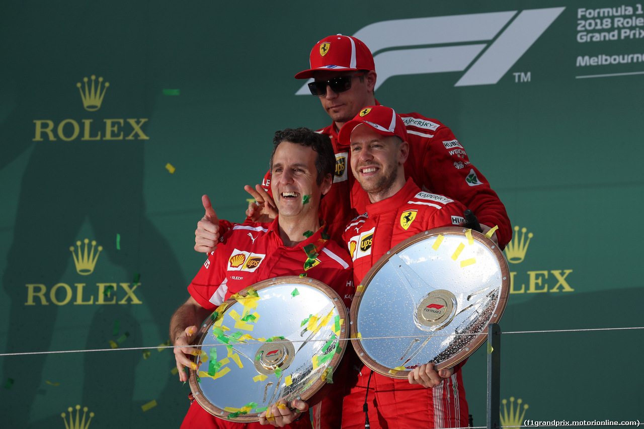 GP AUSTRALIA, 25.03.2018 - Gara, 1st place Sebastian Vettel (GER) Ferrari SF71H e 3rd place Kimi Raikkonen (FIN) Ferrari SF71H with Iñaki Rueda (ESP) Ferrari Strategy