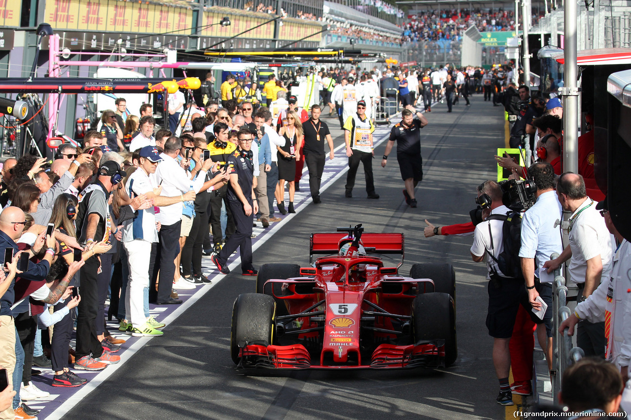 GP AUSTRALIA, 25.03.2018 - Gara, Sebastian Vettel (GER) Ferrari SF71H vincitore