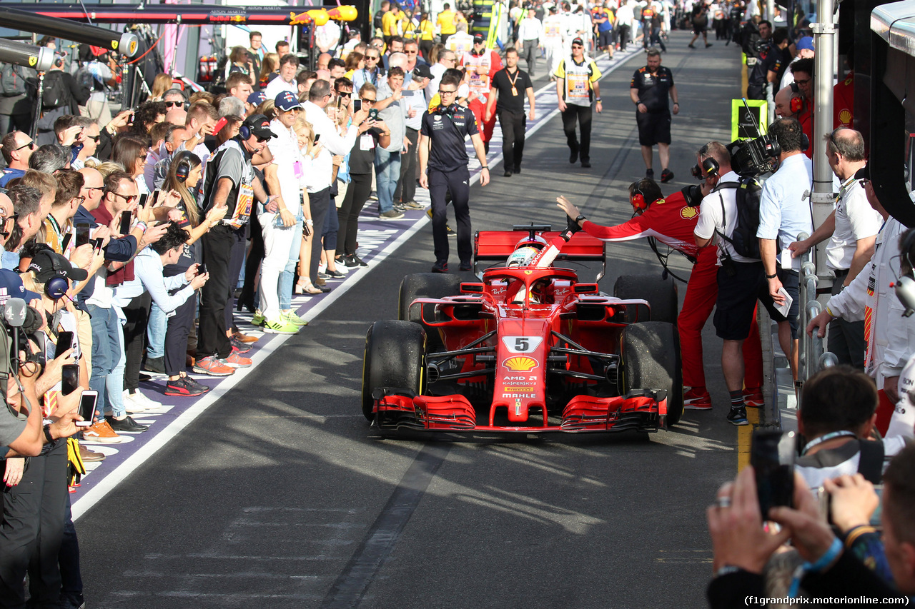 GP AUSTRALIA, 25.03.2018 - Gara, Sebastian Vettel (GER) Ferrari SF71H vincitore e Riccardo Adami (ITA) Ferrari Gara Engineer