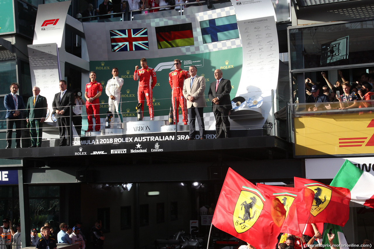 GP AUSTRALIA, 25.03.2018 - Gara, 1st place Sebastian Vettel (GER) Ferrari SF71H, 2nd place Lewis Hamilton (GBR) Mercedes AMG F1 W09 e 3rd place Kimi Raikkonen (FIN) Ferrari SF71H