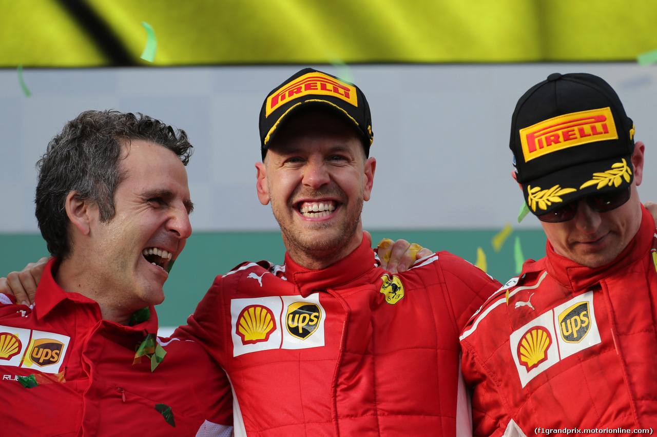 GP AUSTRALIA, 25.03.2018 - Gara, Iñaki Rueda (ESP) Ferrari Strategy, Sebastian Vettel (GER) Ferrari SF71H vincitore e 3rd place Kimi Raikkonen (FIN) Ferrari SF71H