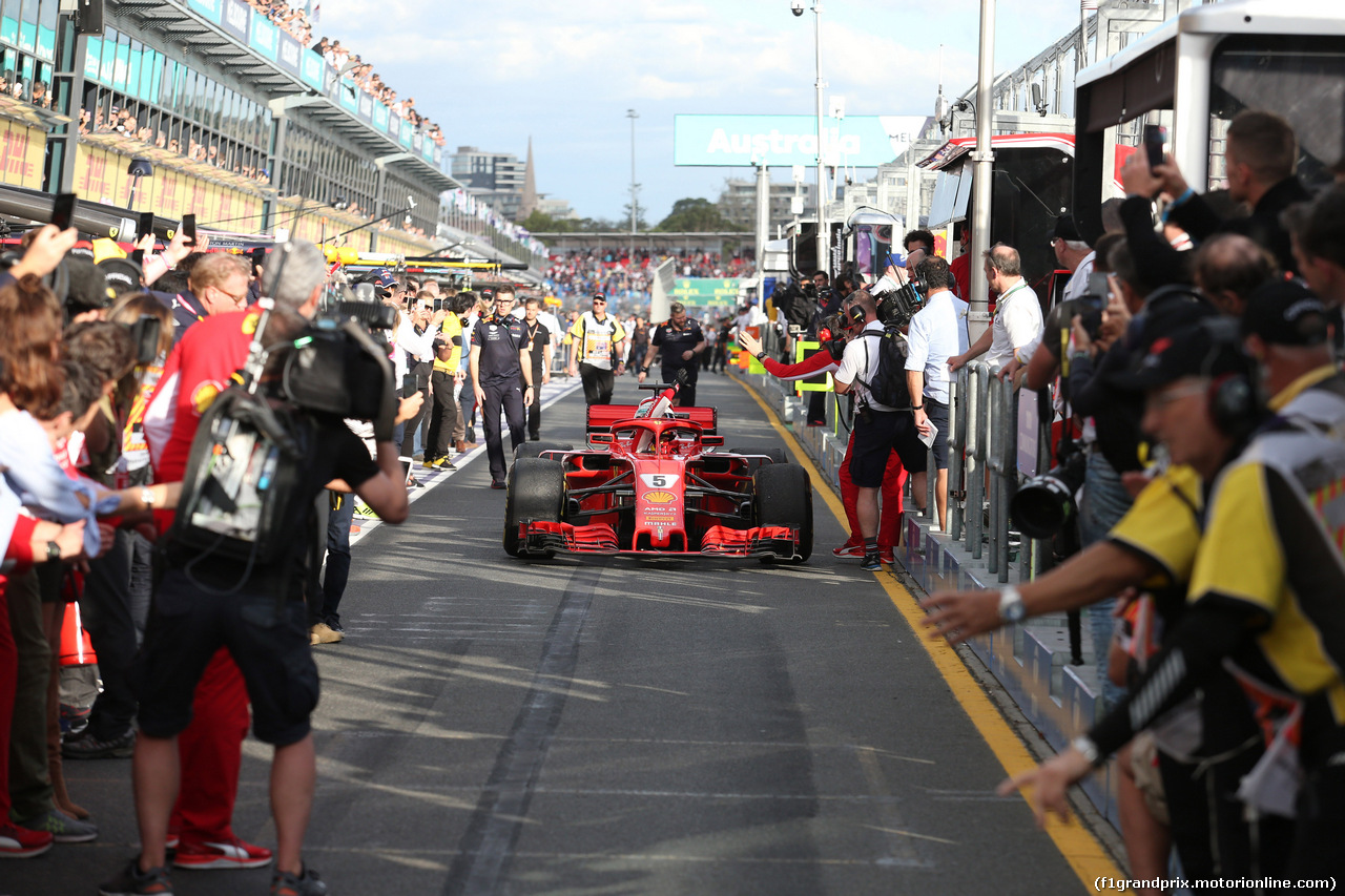 GP AUSTRALIA, 25.03.2018 - Gara, Sebastian Vettel (GER) Ferrari SF71H vincitore e Riccardo Adami (ITA) Ferrari Gara Engineer