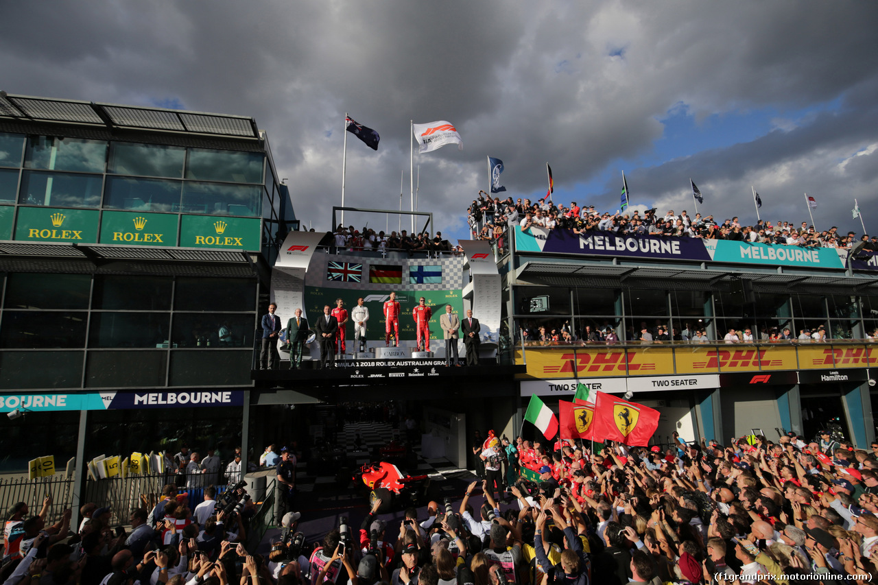 GP AUSTRALIA, 25.03.2018 - Gara, 1st place Sebastian Vettel (GER) Ferrari SF71H, 2nd place Lewis Hamilton (GBR) Mercedes AMG F1 W09 e 3rd place Kimi Raikkonen (FIN) Ferrari SF71H