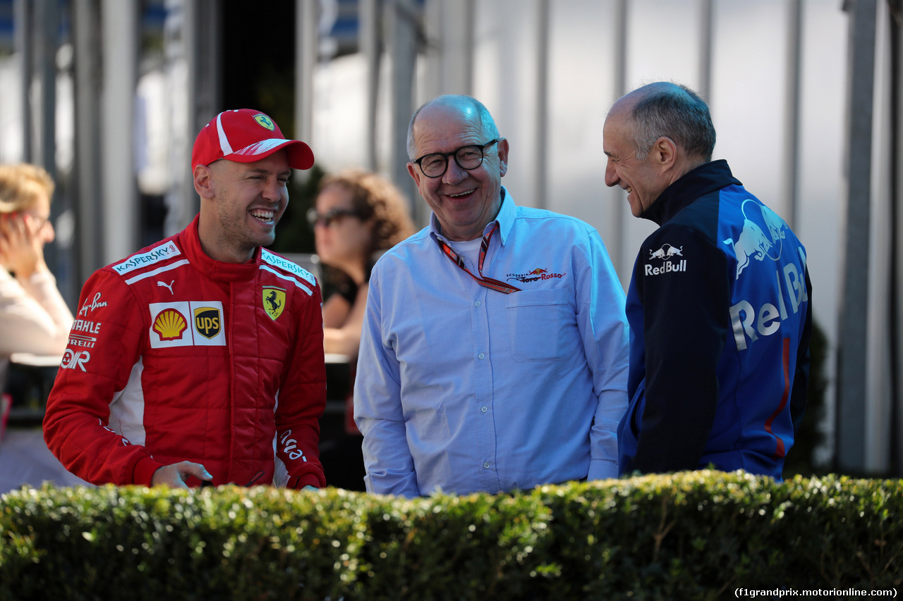 GP AUSTRALIA, 22.03.2018 - (L-R) Sebastian Vettel (GER) Ferrari SF71H e Franz Tost, Scuderia Toro Rosso, Team Principal