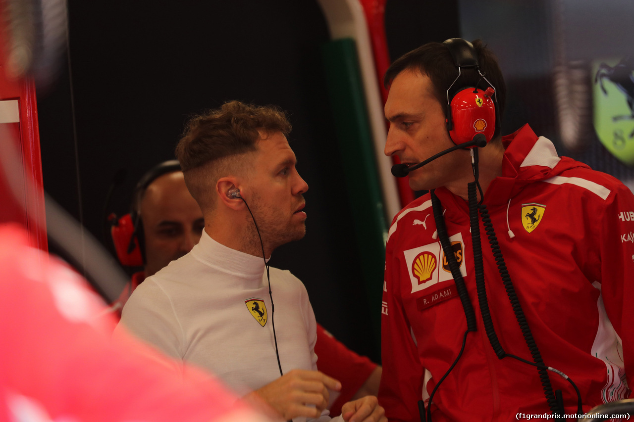 GP AUSTRALIA, 24.03.2018 - Prove Libere 3, Sebastian Vettel (GER) Ferrari SF71H e Riccardo Adami (ITA) Ferrari Gara Engineer