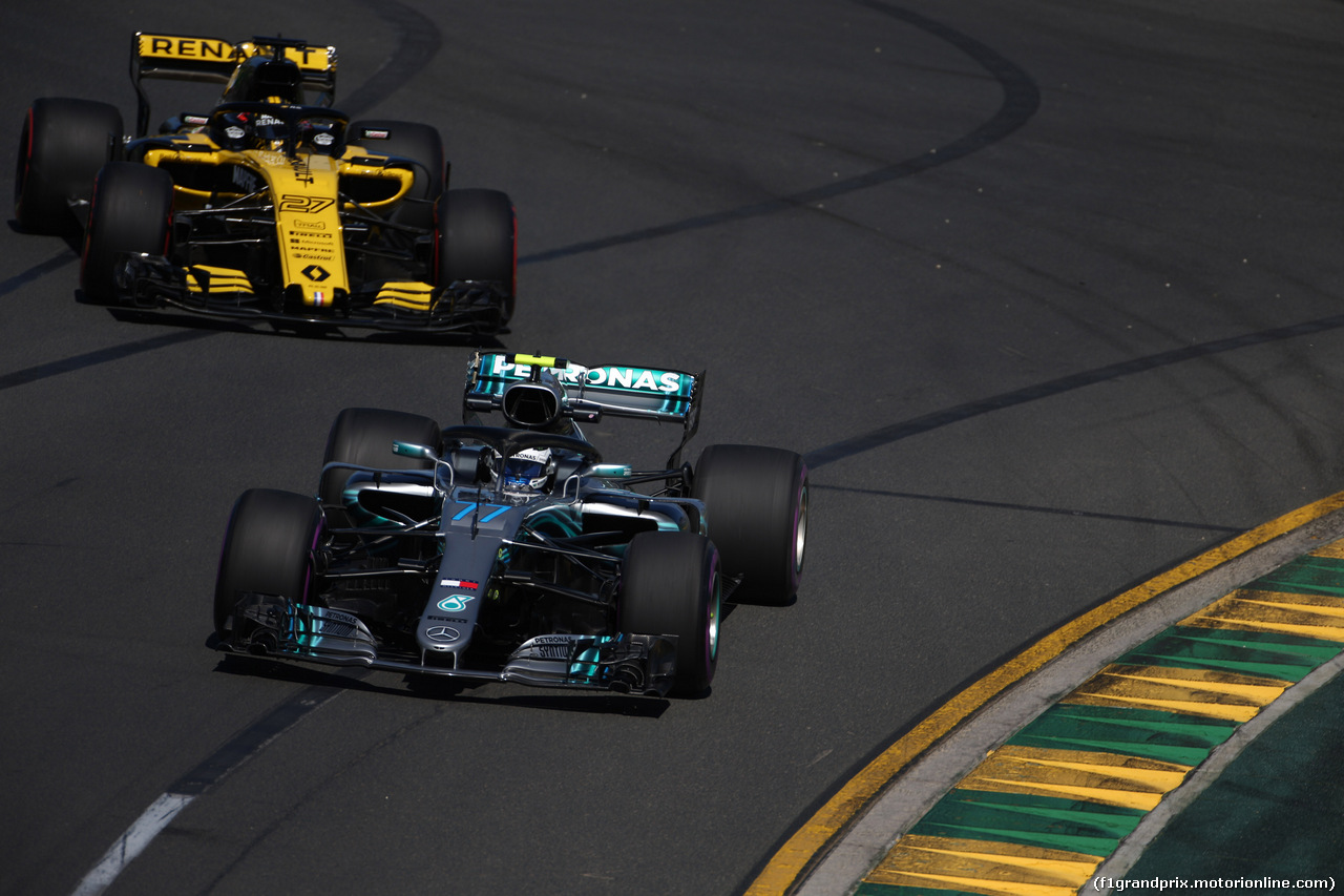 GP AUSTRALIA, 23.03.2018 - Prove Libere 1, Valtteri Bottas (FIN) Mercedes AMG F1 W09 e Nico Hulkenberg (GER) Renault Sport F1 Team RS18