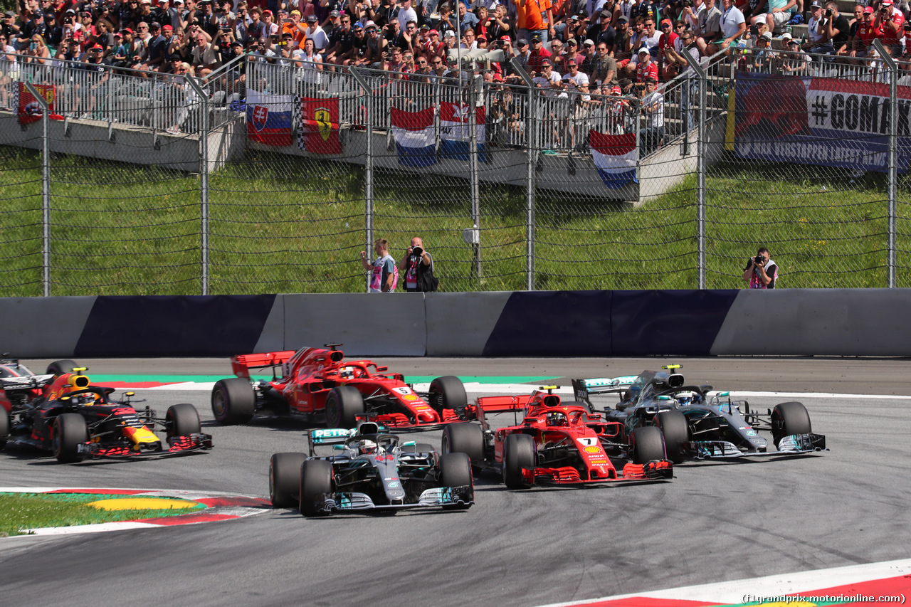 GP AUSTRIA, 01.07.2018- race, Lewis Hamilton (GBR) Mercedes AMG F1 W09, Sebastian Vettel (GER) Ferrari SF71H e 77